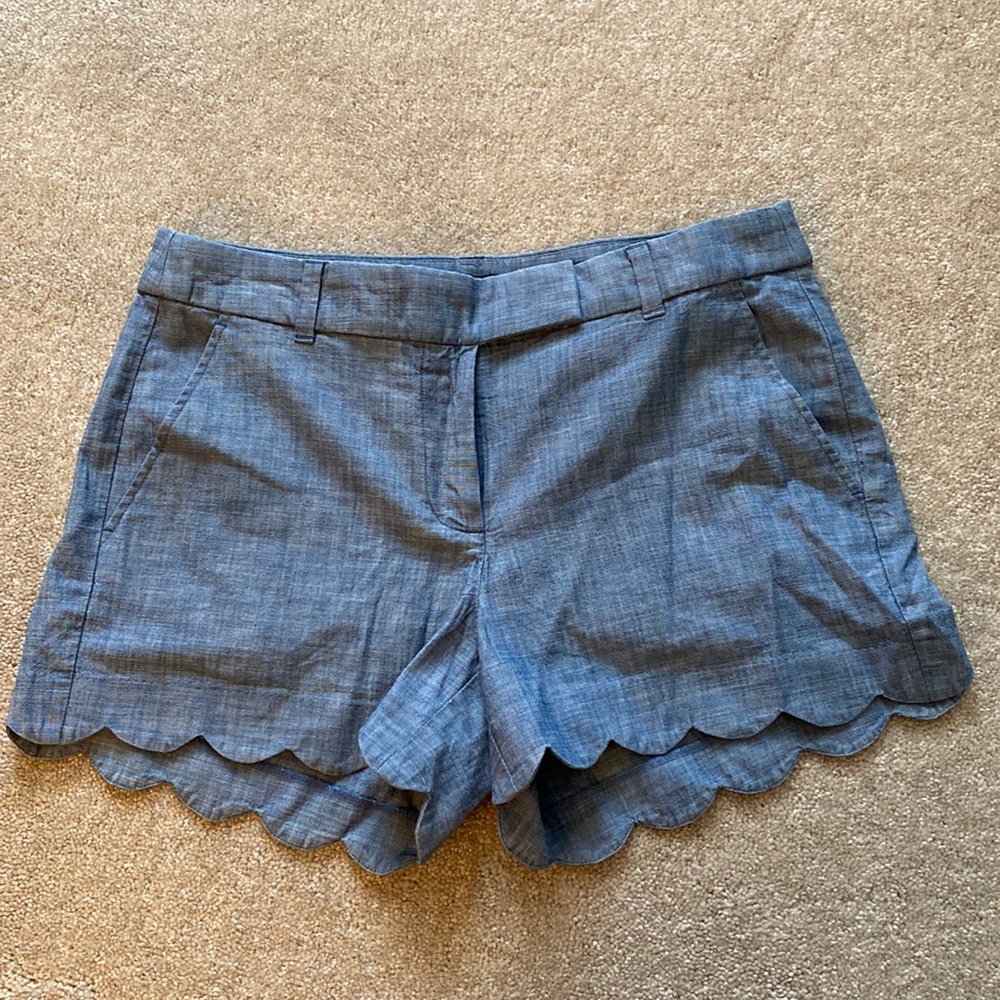 New with tags! J.Crew Factory 4” scalloped chambray shorts!